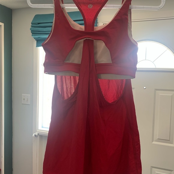 Dark pink lulu top with built in bra - Picture 2 of 4